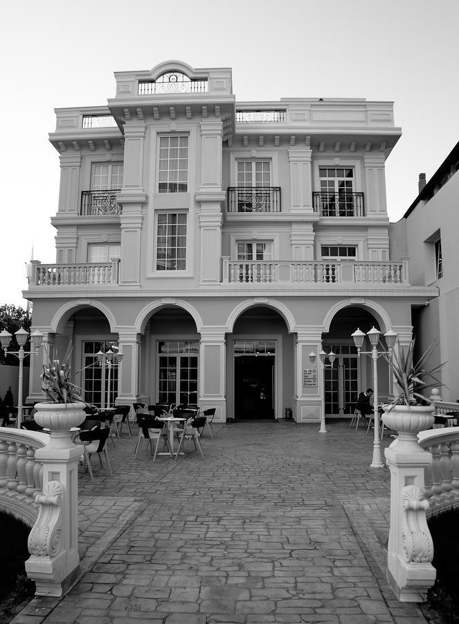 Hotel Vila Imperial Елбасан Екстериор снимка
