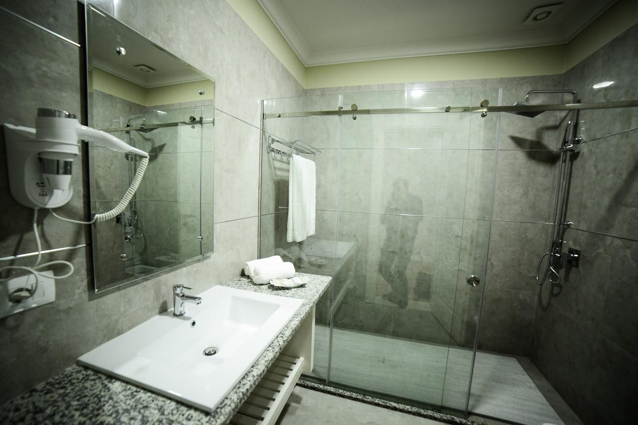 Hotel Vila Imperial Елбасан Екстериор снимка